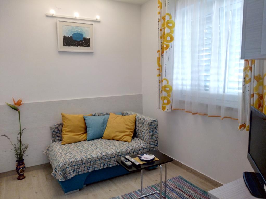 Apartments Sarc ロヴィニ エクステリア 写真